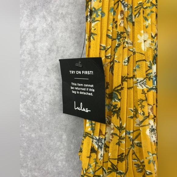 Lulus Such Sophistication Yellow Floral Print Pleated Maxi feminine Dress Size L - Picture 12 of 15